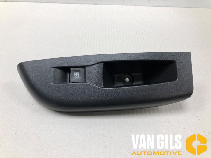 Usados Interruptor de ventanilla eléctrica Dacia Spring 45 Precio € 30,00 Norma de margen ofrecido por Van Gils Automotive