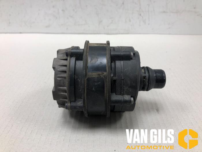 Begagnade Extra vattenpump BMW iX3 80 kWh Pris € 89,95 Marginaltabell erbjuds av Van Gils Automotive