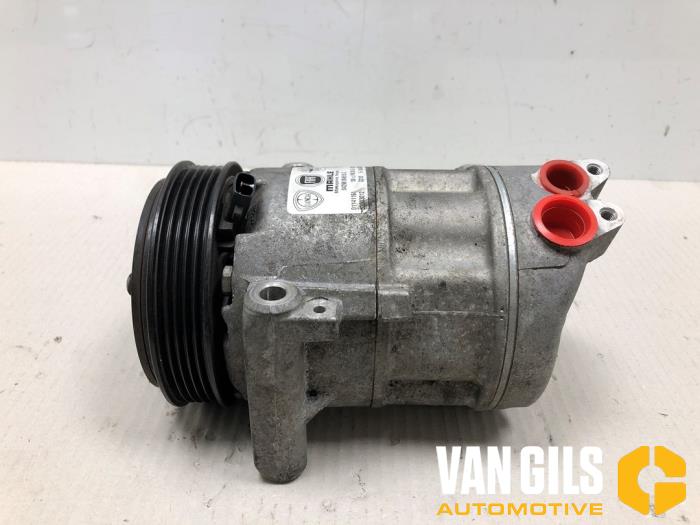 Usagé Pompe clim Fiat 500L (199) 0.9 TwinAir Turbo 105 Prix € 225,00 Règlement à la marge proposé par Van Gils Automotive