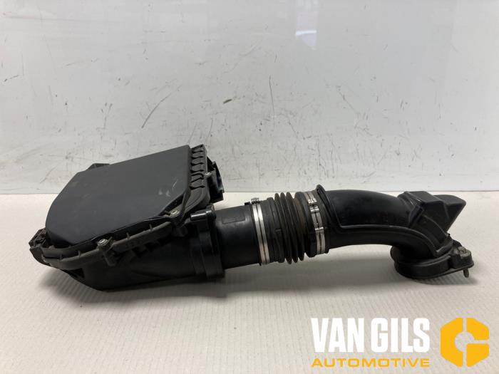 Gebrauchte Luftfiltergehäuse Mercedes C (W205) C-400 3.0 V6 Turbo 4-Matic Preis auf Anfrage angeboten von Van Gils Automotive