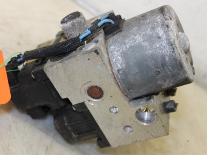 Gebrauchte ABS Pumpe Opel Zafira (F75) 1.6 16V Preis € 25,00 Margenregelung angeboten von Van Gils Automotive