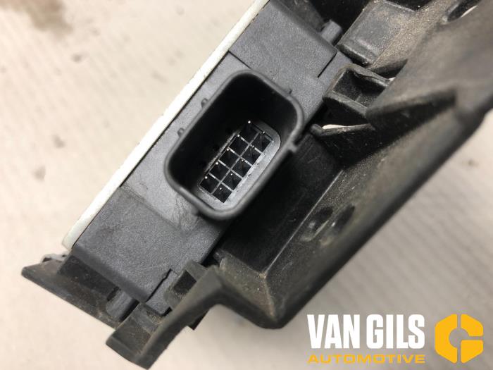 Dödvinkelsensor från en Volvo XC90 II 2.0 T8 16V Twin Engine AWD 2015