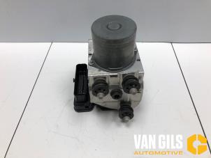 ABS Pumpe van een Porsche Taycan (Y1A) 4S Performance 2023