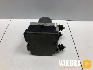 ABS Pumpe van een Porsche Taycan (Y1A) 4S Performance 2023