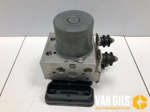 ABS Pumpe van een Porsche Taycan (Y1A) 4S Performance 2023