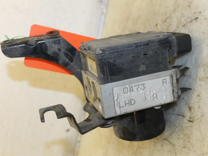 Usagé Bloc ABS Ford Focus 1 1.6 16V Prix € 25,00 Règlement à la marge proposé par Van Gils Automotive