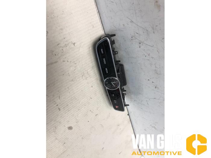 On-board computer controller from a Mercedes-Benz E (W213) E-220d 2.0 Turbo 16V 2017