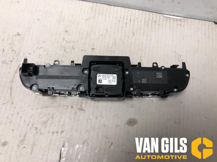 On-board computer controller from a Mercedes-Benz E (W213) E-220d 2.0 Turbo 16V 2017