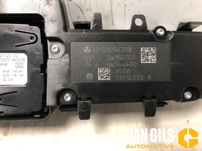 On-board computer controller from a Mercedes-Benz E (W213) E-220d 2.0 Turbo 16V 2017