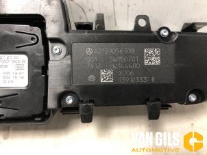 On-board computer controller from a Mercedes-Benz E (W213) E-220d 2.0 Turbo 16V 2017