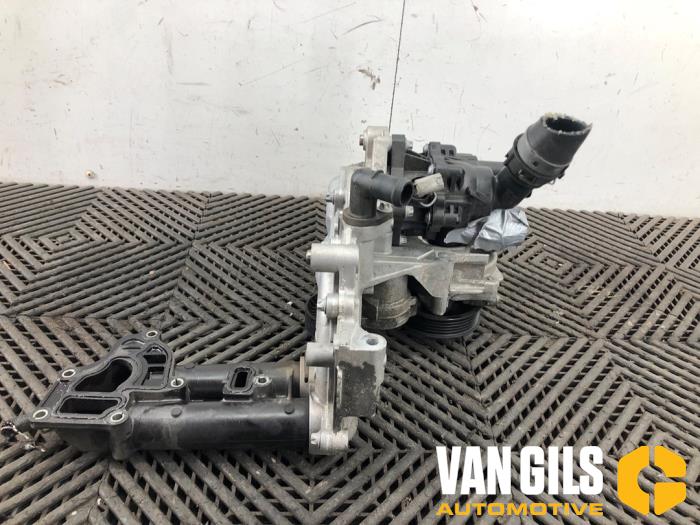 Begagnade Vattenpump Mercedes B (W247) Pris på förfrågan erbjuds av Van Gils Automotive