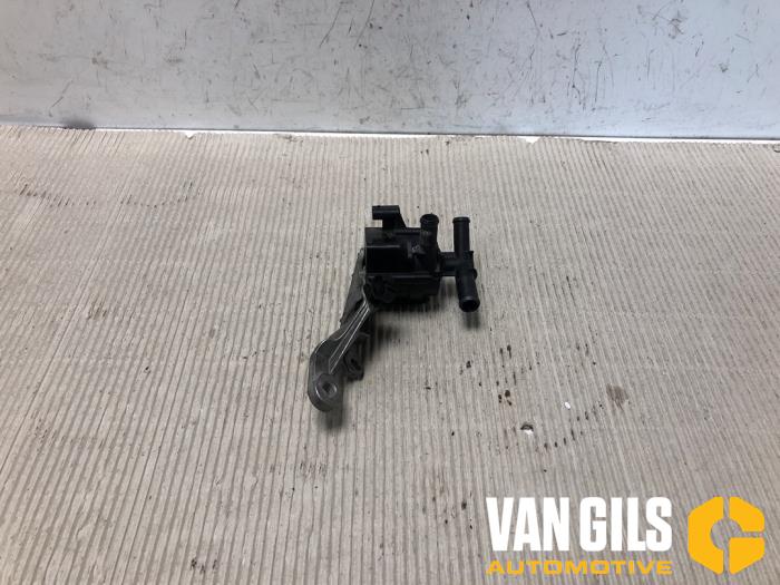 Begagnade Extra vattenpump Citroen C4 Cactus (0B/0P) 1.2 PureTech 110 12V Pris på förfrågan erbjuds av Van Gils Automotive