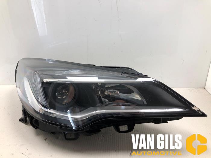 Używane Reflektor prawy Opel Astra K 1.4 Turbo 16V Cena na żądanie oferowane przez Van Gils Automotive