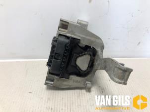 Motorlager van een Volkswagen Golf VII (AUA) 1.5 TSI Evo BMT 16V 2019