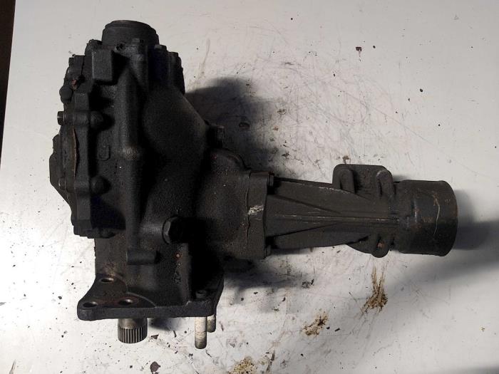 Differential vorne van een Toyota RAV4 (A2) 2.0 D-4D 16V 4x4 2002
