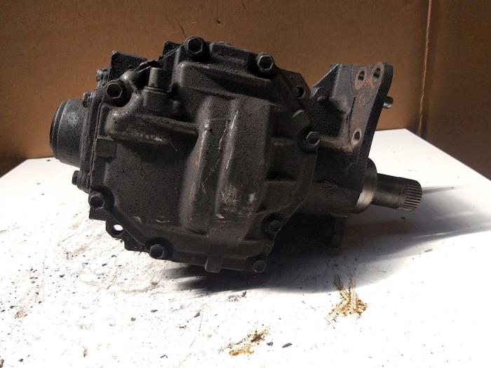 Differential vorne van een Toyota RAV4 (A2) 2.0 D-4D 16V 4x4 2002