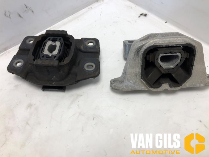 Used Engine mount Volkswagen Up! (121) 1.0 MPI 12V Price on request offered by Van Gils Automotive