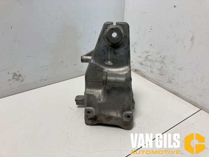 Used Engine mount Mercedes GLC (X253) 2.0 200 16V EQ Boost Price € 50,00 Margin scheme offered by Van Gils Automotive