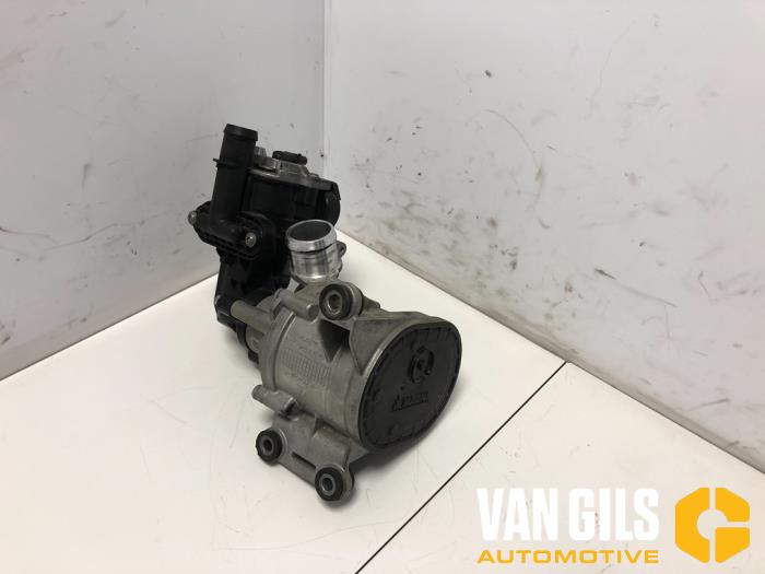 Gebrauchte Wasserpumpe Mercedes GLC (X253) 2.0 200 16V EQ Boost Preis € 150,00 Margenregelung angeboten von Van Gils Automotive