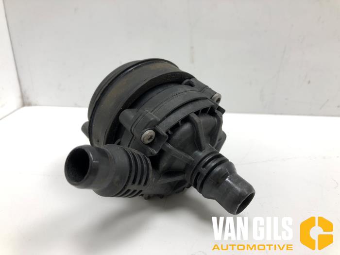 Gebrauchte Wasserpumpe Mercedes GLC (X253) 2.0 200 16V EQ Boost Preis € 45,00 Margenregelung angeboten von Van Gils Automotive