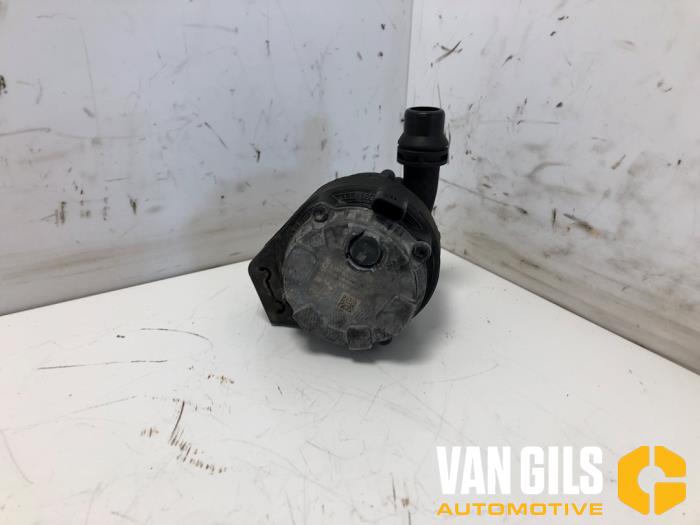 Begagnade Extra vattenpump BMW 3 serie (F30) 330e Pris € 100,00 Marginaltabell erbjuds av Van Gils Automotive