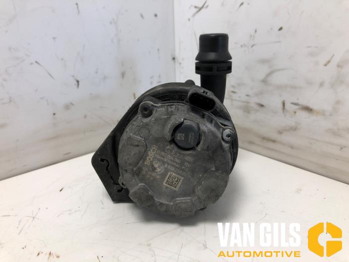 Begagnade Extra vattenpump BMW 3 serie (F30) 330e Pris på förfrågan erbjuds av Van Gils Automotive