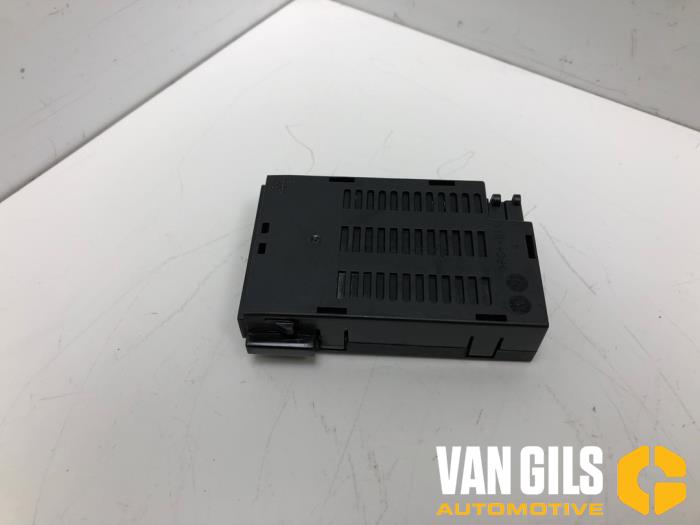 Używane Modul USB Volkswagen Taigo 1.0 TSI 110 12V Cena na żądanie oferowane przez Van Gils Automotive