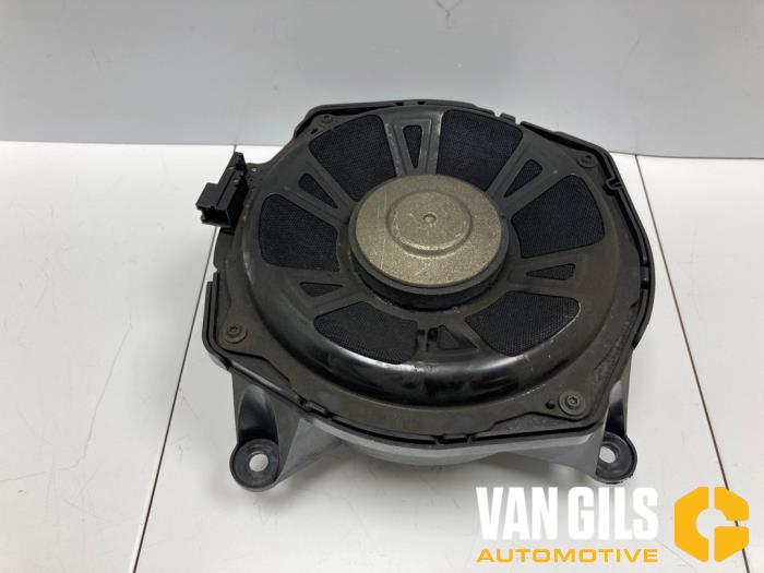 Używane Subwoofer Mercedes GLA (H247) 1.3 250 e Turbo 16V Cena na żądanie oferowane przez Van Gils Automotive