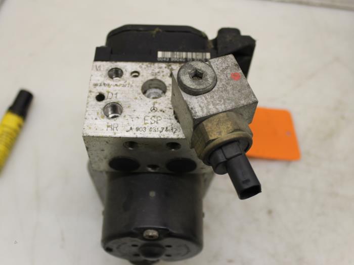 Gebrauchte ABS Pumpe Mercedes A (W168) 1.6 A-160 Preis € 25,00 Margenregelung angeboten von Van Gils Automotive