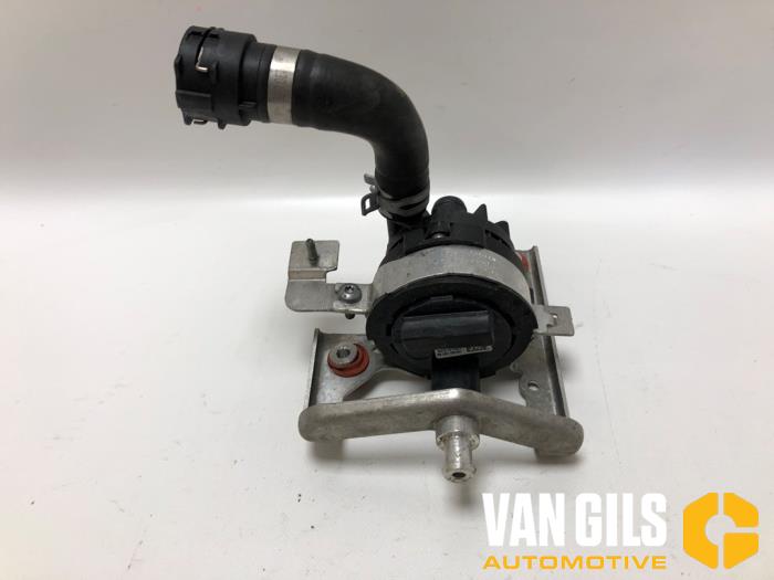 Begagnade Vattenpump Porsche Taycan (Y1A) 4S Performance Pris på förfrågan erbjuds av Van Gils Automotive