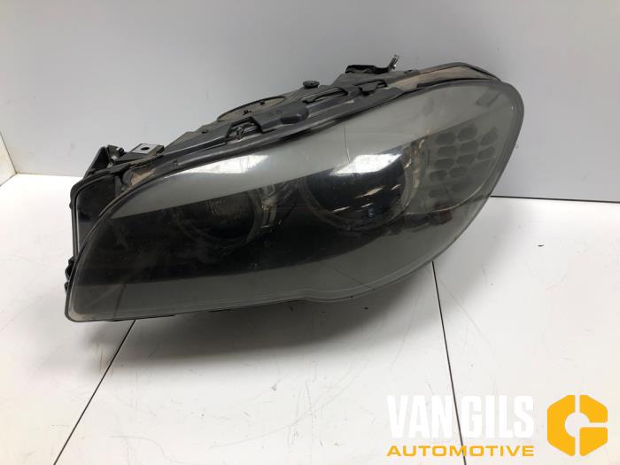 Używane Reflektor lewy BMW 5 serie Touring (F11) 530d 24V Blue Performance Cena na żądanie oferowane przez Van Gils Automotive
