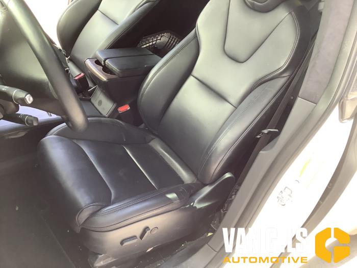 Używane Fotel lewy Tesla Model X EV AWD Cena na żądanie oferowane przez Van Gils Automotive