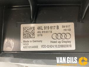 Frontscheibenanzeige van een Audi e-tron (GEN) 55 quattro 2023