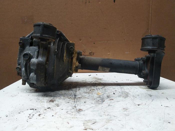 Front differential from a Kia Sorento I (JC) 2.5 CRDi 16V 2006