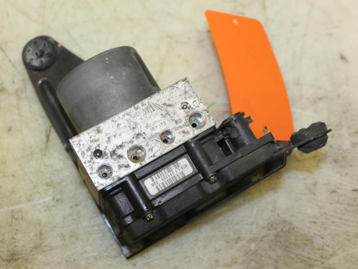 Gebrauchte ABS Pumpe Renault Scénic II (JM) 2.0 16V Preis € 75,00 Margenregelung angeboten von Van Gils Automotive