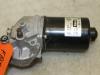 Front wiper motor from a Fiat Stilo (192A/B) 1.6 16V 5-Drs. 2002