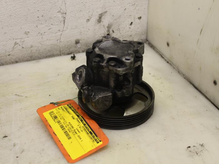 Power steering pump from a Peugeot 807 2.2 HDiF 16V 2004