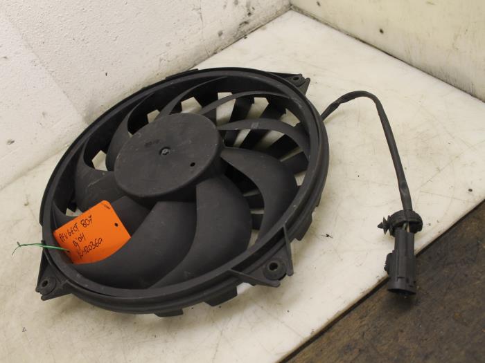 Cooling fans from a Peugeot 807 2.2 HDiF 16V 2004