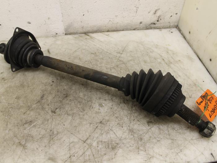 Gebrauchte Antriebswelle links vorne Renault Master II (JD) 2.5 D T33 Preis € 35,00 Margenregelung angeboten von Van Gils Automotive