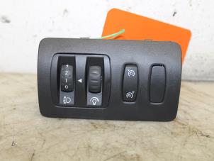 Used AIH headlight switch Renault Clio III (BR/CR) 1.6 16V Price € 30,00 Margin scheme offered by Van Gils Automotive