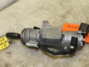 Used Ignition lock + key Toyota Avensis (T25/B1D) 2.0 16V D-4D Price € 60,00 Margin scheme offered by Van Gils Automotive