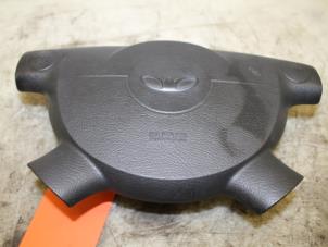 Begagnade Vänster airbag (ratt) Chevrolet Kalos (SF48) 1.2 Pris € 75,00 Marginaltabell erbjuds av Van Gils Automotive