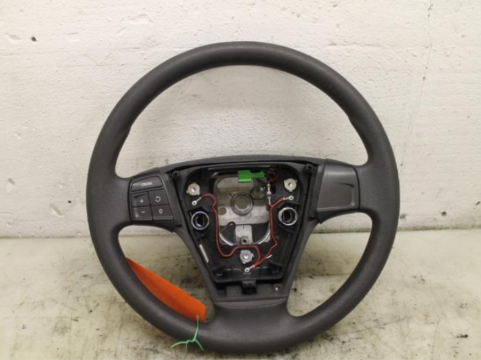 Usagé Volant Volvo V50 (MW) 2.0 D 16V Prix € 75,00 Règlement à la marge proposé par Van Gils Automotive