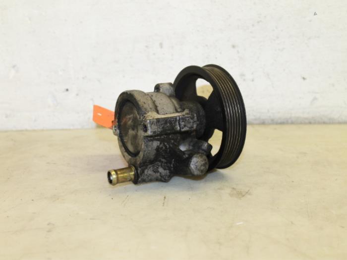 Power steering pump from a Renault Espace (JK) 3.0 dCi V6 24V 2005