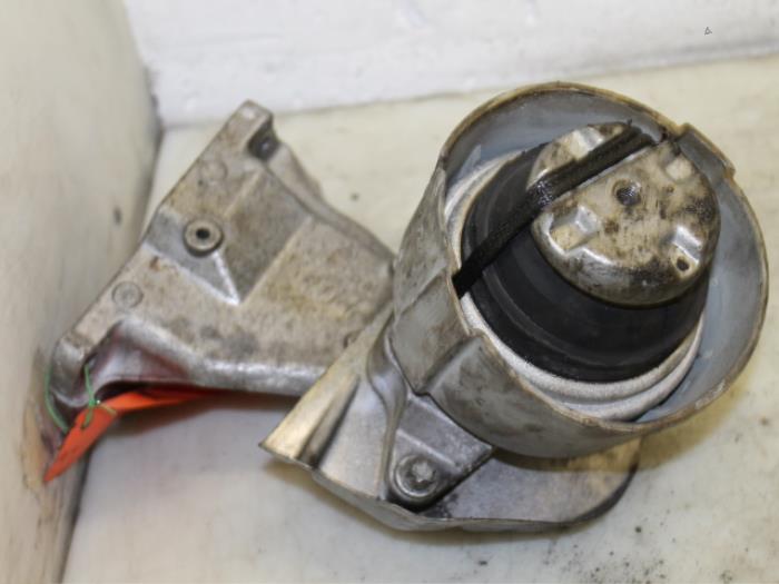 Used Engine mount Mercedes CL (216) 5.5 CL-600 V12 36V Twin Turbo Price € 43,00 Margin scheme offered by Van Gils Automotive
