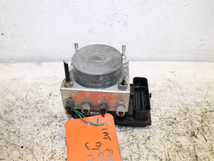 Begagnade ABS-pump Fiat Panda (169) 1.2 Fire Pris € 60,00 Marginaltabell erbjuds av Van Gils Automotive