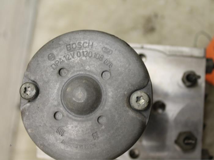 Usagé Pompe ABS Alfa Romeo 147 (937) 1.6 HP Twin Spark 16V Prix € 25,00 Règlement à la marge proposé par Van Gils Automotive