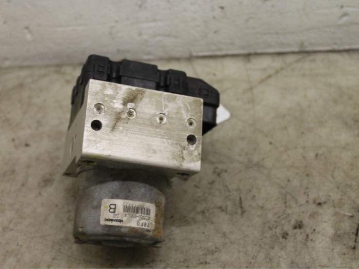 Begagnade ABS-pump Suzuki Alto (RF410) 1.1 16V Pris € 75,00 Marginaltabell erbjuds av Van Gils Automotive