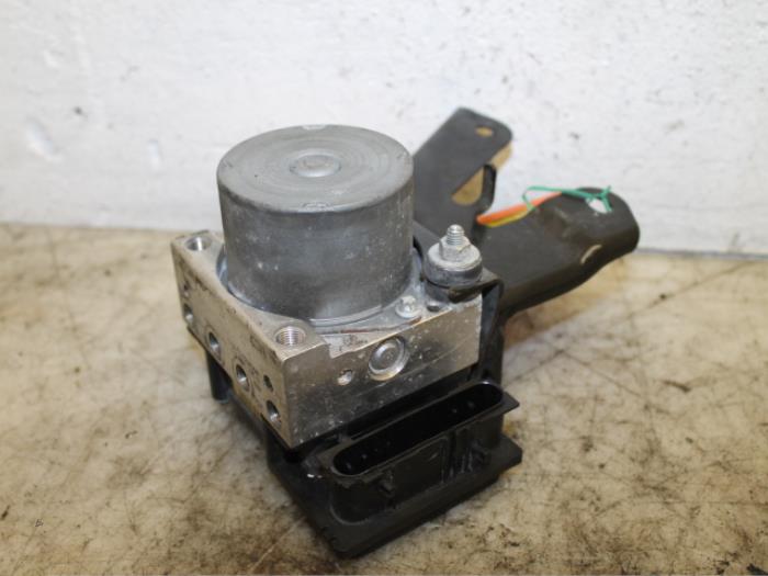Begagnade ABS-pump Toyota Aygo (B10) 1.0 12V VVT-i Pris € 30,00 Marginaltabell erbjuds av Van Gils Automotive