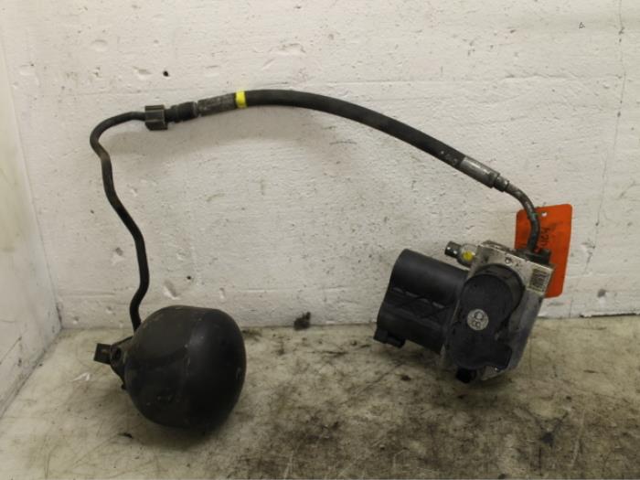 Gebrauchte Ventilblock hydraulisch Mercedes CL (216) 5.5 CL-600 V12 36V Twin Turbo Preis € 250,00 Margenregelung angeboten von Van Gils Automotive